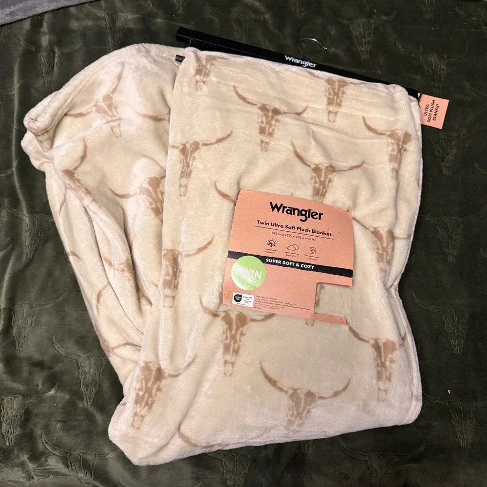 Wrangler Plush Blanket Twin Cream NWT Steer Skull Western Ultra Soft Cozy Bed